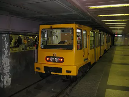 Millenniumi F�ldalatti Vas�t, Budapest