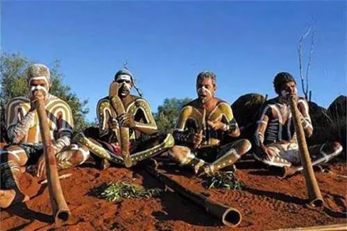 Aborigin�lok hajdan �s most