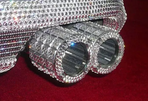 Adn�l 1000 doll�rt, hogy meg�rinthess egy aut�t?