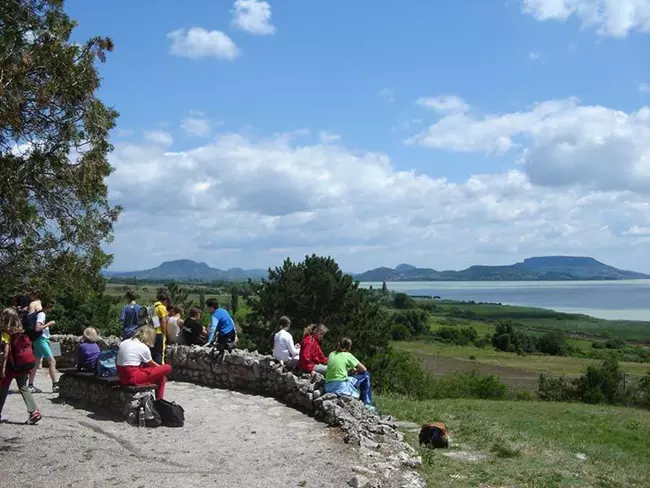 Balatongy�r�ki Sz�pkil�t�