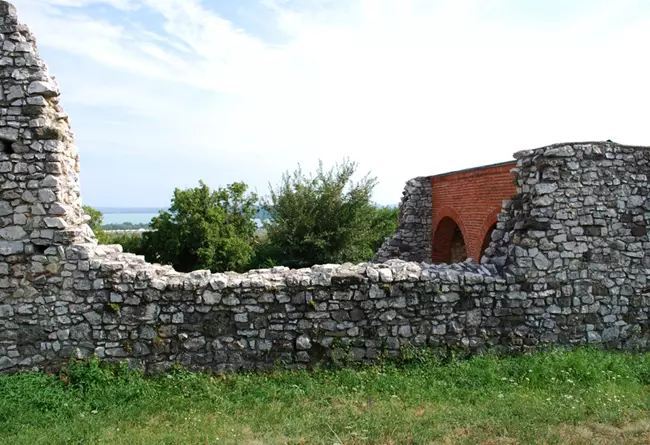 (Papsokai) Szent Mih�ly-templomrom