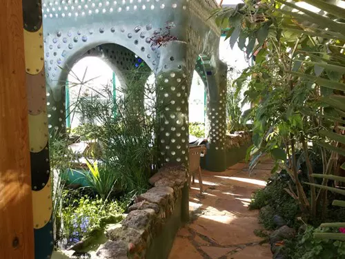 Earthship, f�ldhaj� h�z bels� kertje