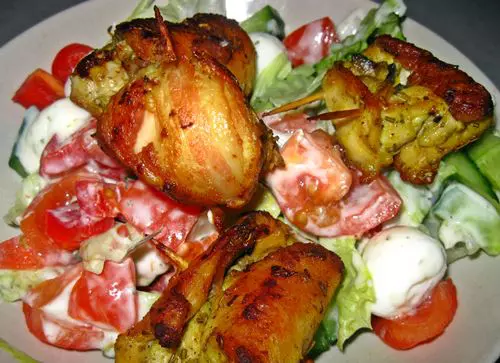 F�szeres bacon-be tekert csirkemell