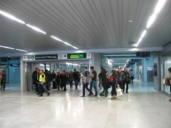 4-es metr�, Kelenf�ld vas�t�llom�s