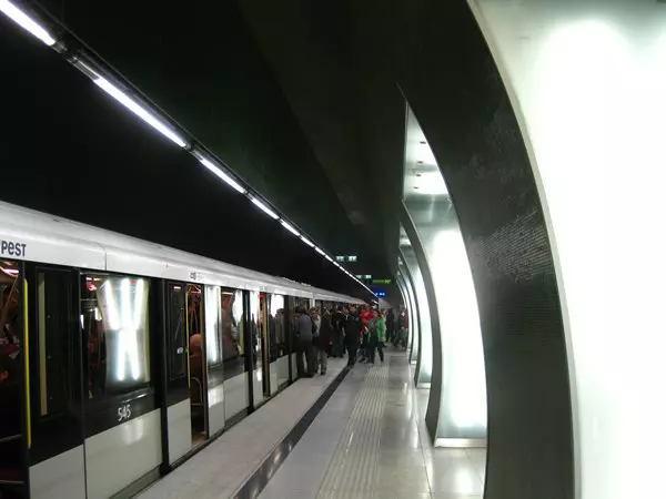 4-es metr�, R�k�czi t�r