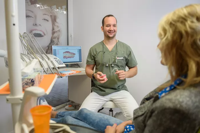 Invisalign fogszab�lyoz�s