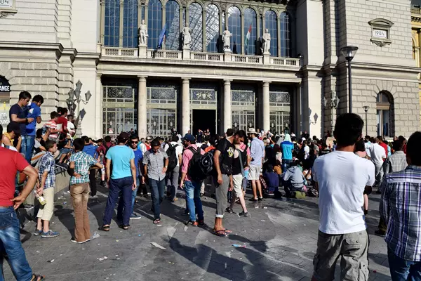 Migr�nst�ntet�sek a Keleti p�lyaudvarn�l - 2015 - augusztus, szeptember