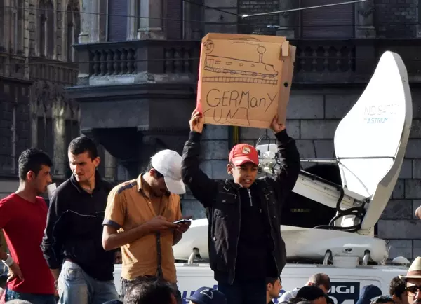 Migr�nst�ntet�sek a Keleti p�lyaudvarn�l - 2015 - augusztus, szeptember