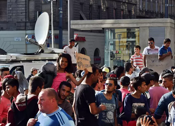 Migr�nst�ntet�sek a Keleti p�lyaudvarn�l - 2015 - augusztus, szeptember