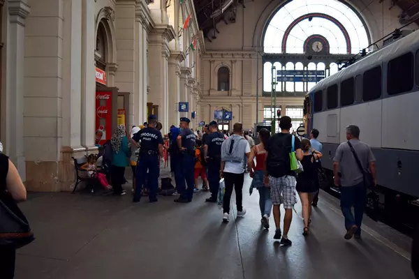 Migr�nst�ntet�sek a Keleti p�lyaudvarn�l - 2015 - augusztus, szeptember