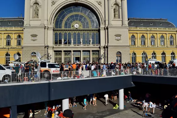 Migr�nst�ntet�sek a Keleti p�lyaudvarn�l - 2015 - augusztus, szeptember