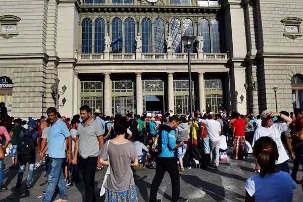 Migr�nst�ntet�sek a Keleti p�lyaudvarn�l - 2015 - augusztus, szeptember