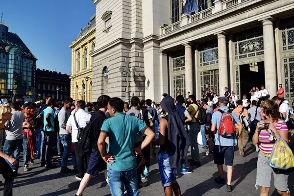 Migr�nst�ntet�sek a Keleti p�lyaudvarn�l - 2015 - augusztus, szeptember