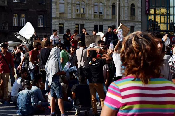 Migr�nst�ntet�sek a Keleti p�lyaudvarn�l - 2015 - augusztus, szeptember