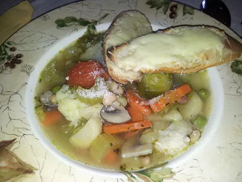 Minestrone leves
