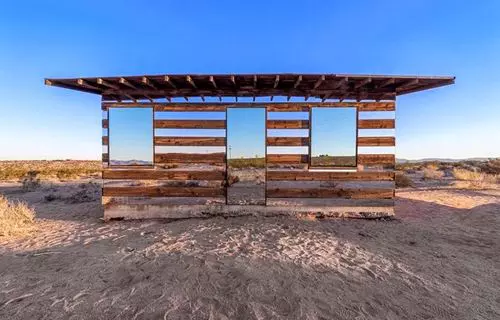 Lucid Stead, Phillip K. Smith alkot�sa