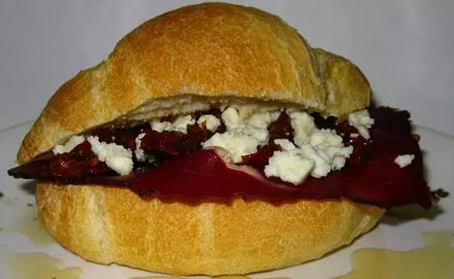 V�r�sboros szarvassonk�s szendvics