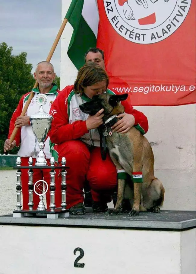 Bel�nyi Bea �s Zen a serleggel